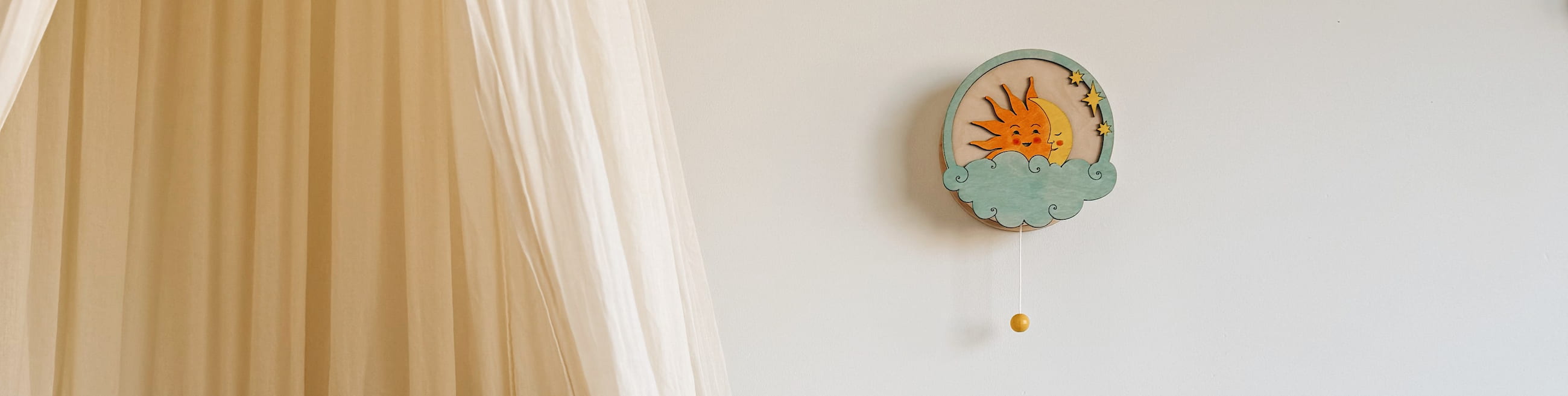 Handgemaakte houten muziekdoosjes voor kinderkamer van Atelier de Noest
