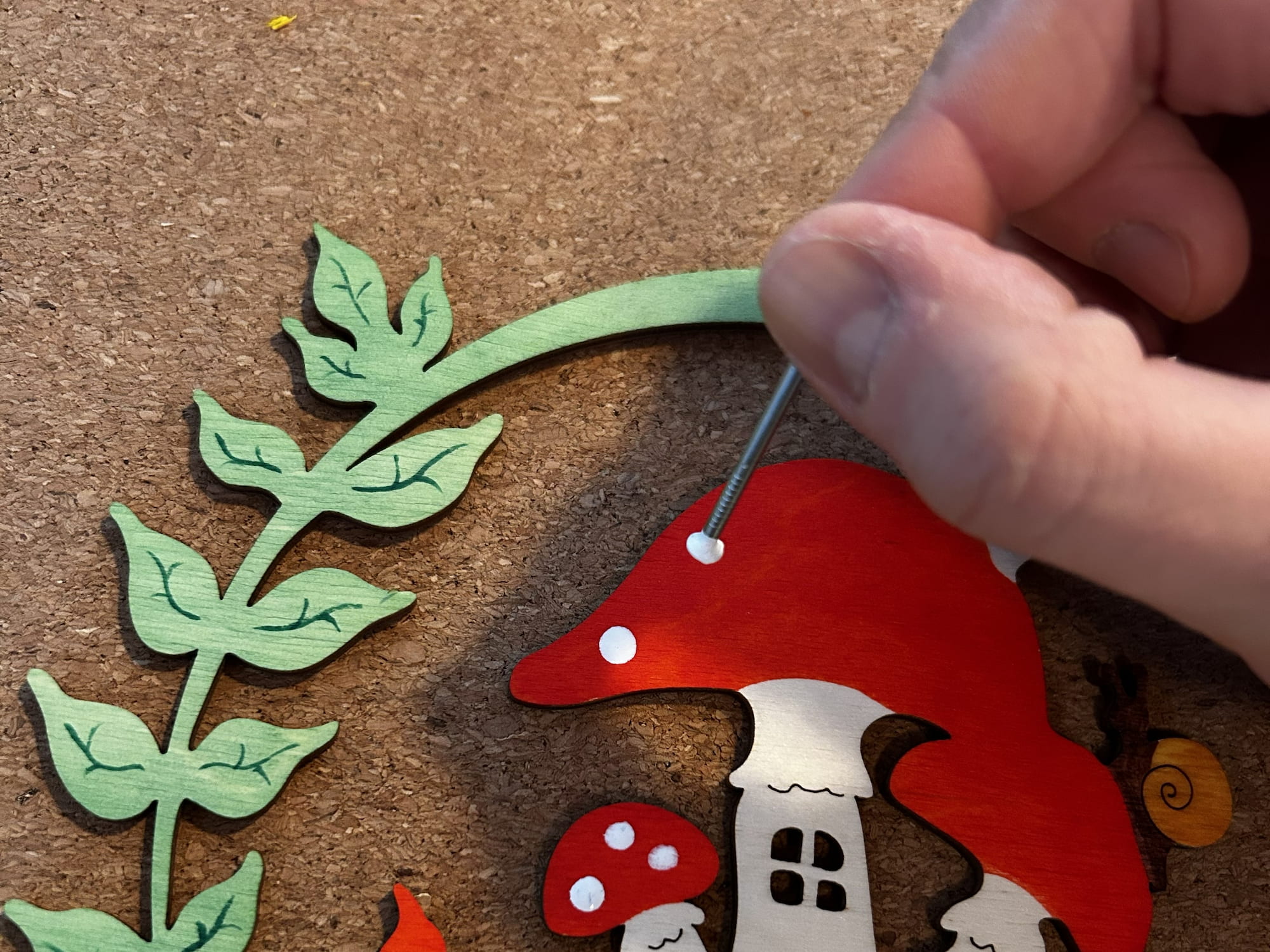 Handgeschilderd houten muziekdoosje voor de kinderkamer van Atelier de Noest