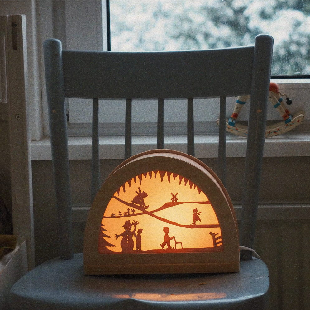 Silhouet winter in de seizoenslamp op de slaapkamer
