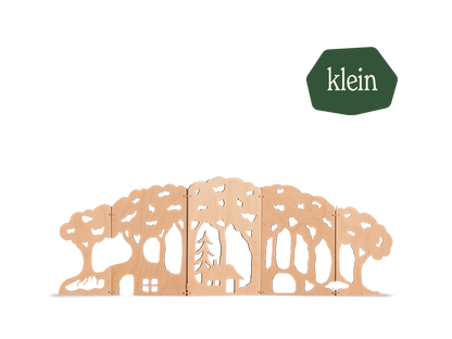 Kleine bosrand van hout voor op de jaartafel of seizoentafel